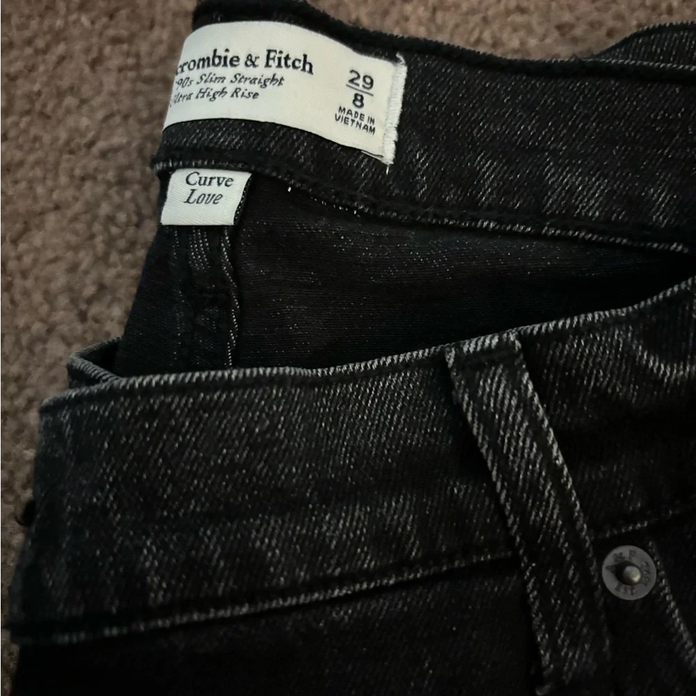 Abercrombie and Fitch 90,s slim denim - Picture 2 of 3